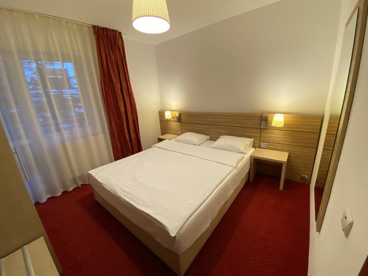 Camera Cioplea — 15 m² la ultimul etaj, atmosferă intimă, Vila Amira Predeal