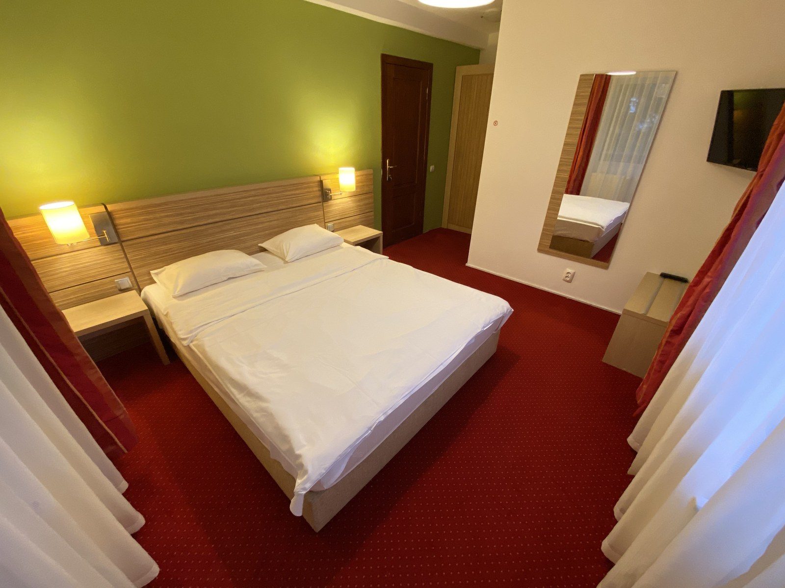 Camera Postăvaru — 25 m² cu pat dublu, atmosferă modernă, Vila Amira Predeal
